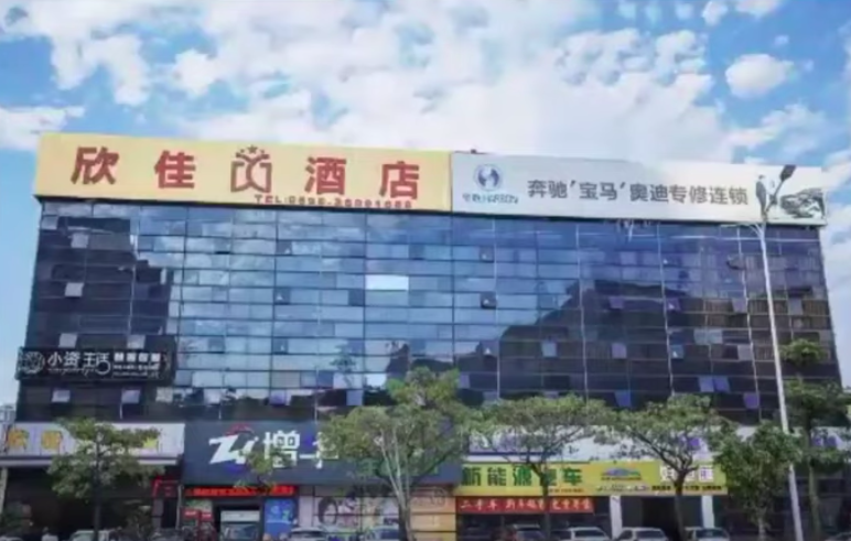 倒塌的欣佳酒店於2018年6月開業，約有80間客房。 圖：翻攝自微博