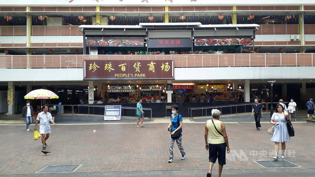 2019年冠狀病毒疾病（COVID-19，武漢肺炎）疫情加劇，新加坡確診人數多達150人，原本車水馬龍的牛車水如今人潮不復見。 圖/中央社
