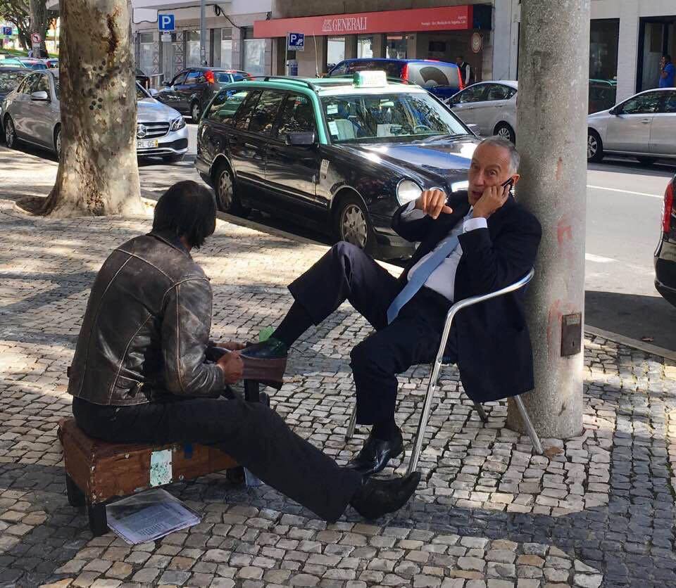 葡萄牙總統德索沙（Marcelo Rebelo de Sousa）作風親民、熱情、親切。 圖：擷取自Marcelo Rebelo de Sousa臉書粉絲頁