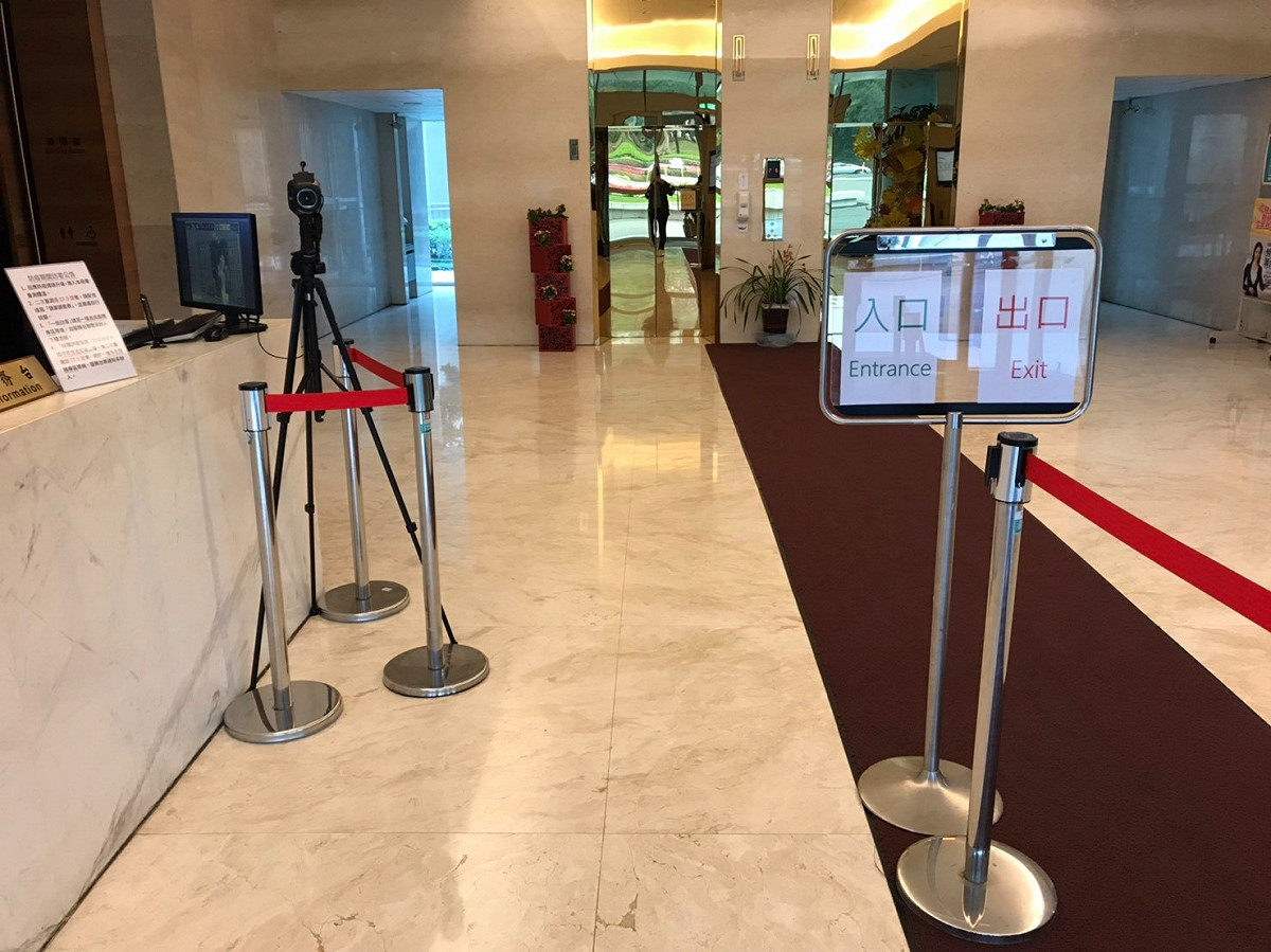 竹科員工、訪客與供應商人員入廠時需測量體溫及填寫個人健康卡。 圖：翻攝自「竹科大小事」臉書