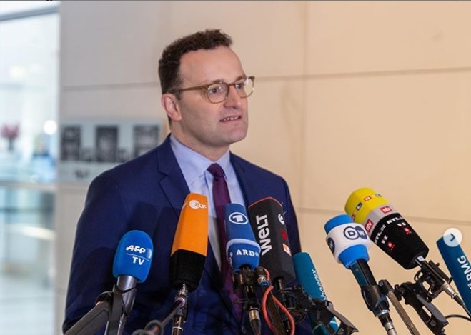 德國確診人數不斷攀升，衛生部長史巴恩（Jens Spahn）建議取消千人以上大型活動。 圖：翻攝Jens Spahn推特