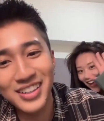 女友焦凡凡日前突襲婁峻碩直播，驚喜現身！ 圖：翻攝自婁峻碩官方IG直播影片