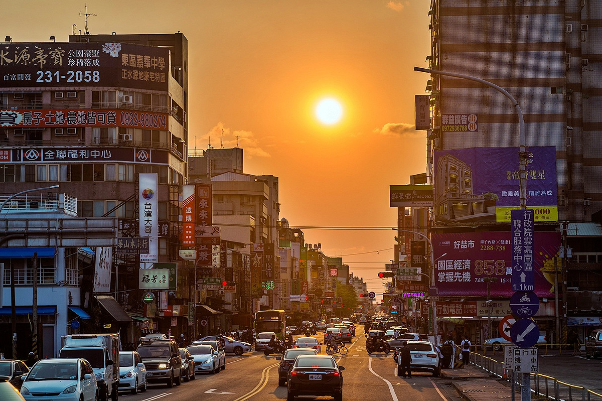 嘉義市棋盤式的街道使懸日更加絕美。 圖：嘉義市政府/提供