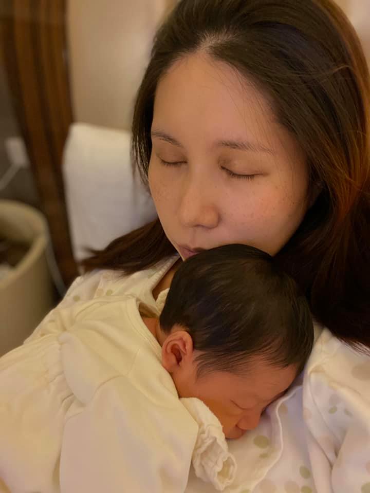 去年10月生完第二胎後，余苑綺發現癌症復發。 圖：翻攝自余苑綺Facebook