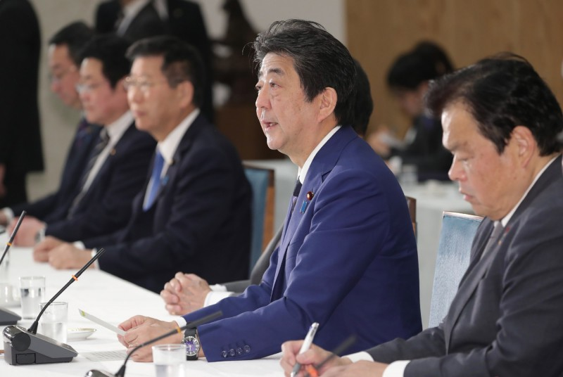 面對武漢肺炎疫情來襲，日本朝野協商將於13日將通過「緊急事態宣言」法案。圖為日本首相安倍。 圖：翻攝自推特