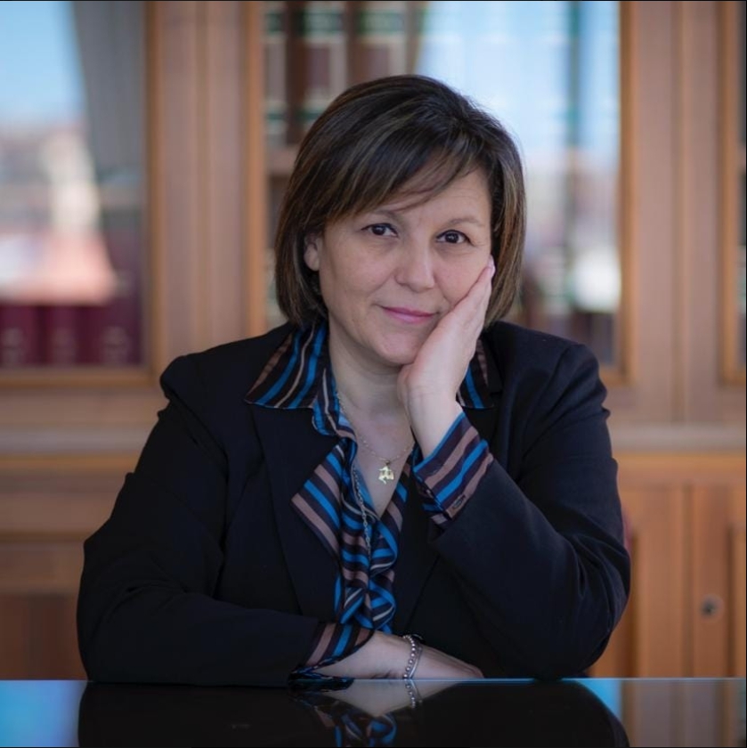 義大利國會議員皮耶拉．艾洛（Piera Aiello），曾加入證人保護計畫擔任證人，協助政府打擊黑手黨近30年。 圖：截自Piera Aiello臉書。