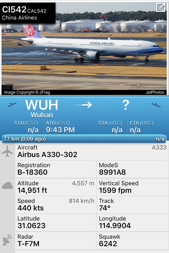 首班飛機由華航執勤，原定飛機於傍晚5時自武漢離境，但一直到晚間9時43分才自武漢離境，預計12時返抵桃園機場。  圖：翻攝網路
