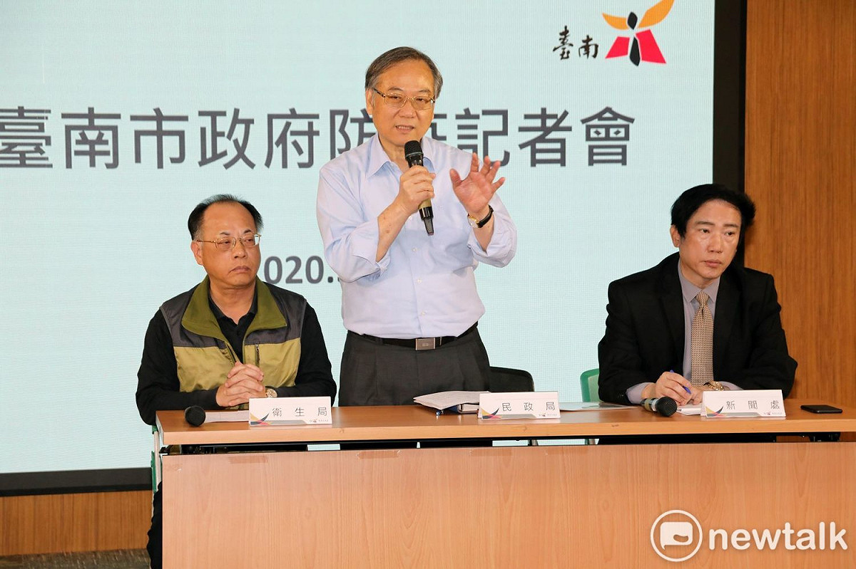 台南市歸仁區一名陳姓男子11日由香港入境返台，依規定應居家檢疫至25日，但昨天擅自外出參與進香活動，今天下午在高雄被警方尋獲後護送回家。台南市政府將依規定開罰。 圖：黃博郎／攝