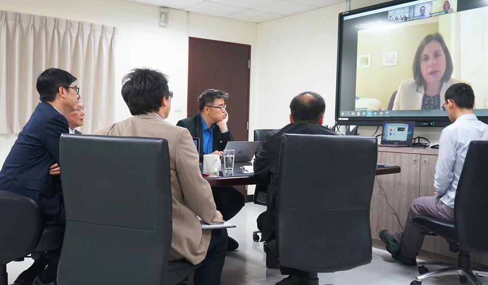 行政院副院長陳其邁今（12）晚間在臉書發文表示，上午與2名美國學者分享台灣如何落實「大數據防疫」。 圖：陳其邁臉書