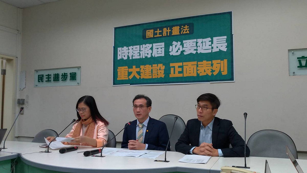 民進黨團上午召開記者會。 圖：陳佩君／攝