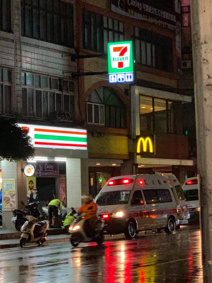 新北市新店區去年發生隨機砍人命案，受害的林姓機車騎士當場失血過多身亡。兇嫌王秉華一審遭判死刑。 圖：翻攝臉書