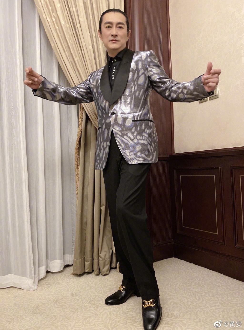 親中藝人黃安。