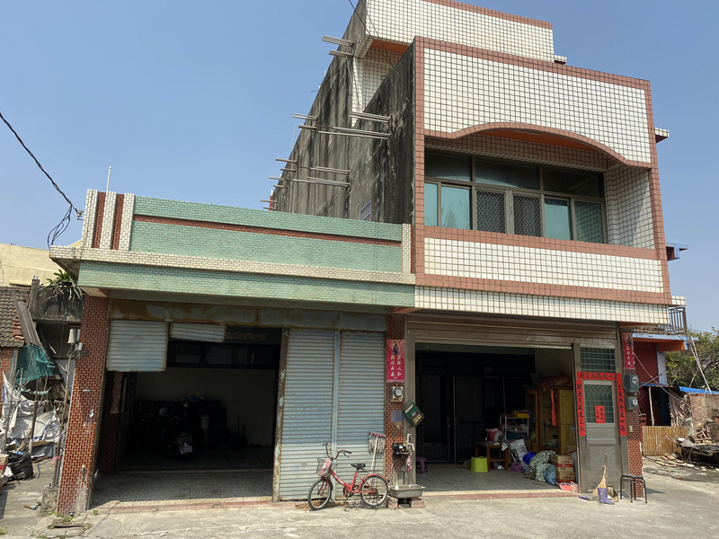 陳姓男子疑因不滿4歲謝姓男童哭鬧，14日晚間持續毆打謝童直到15日凌晨，男童母親返家，發現兒子躺在馬路上並失去生命徵象，立即報案，員警抵達逮捕陳男，全案正由彰化縣警察局偵辦。 圖 : 中央社