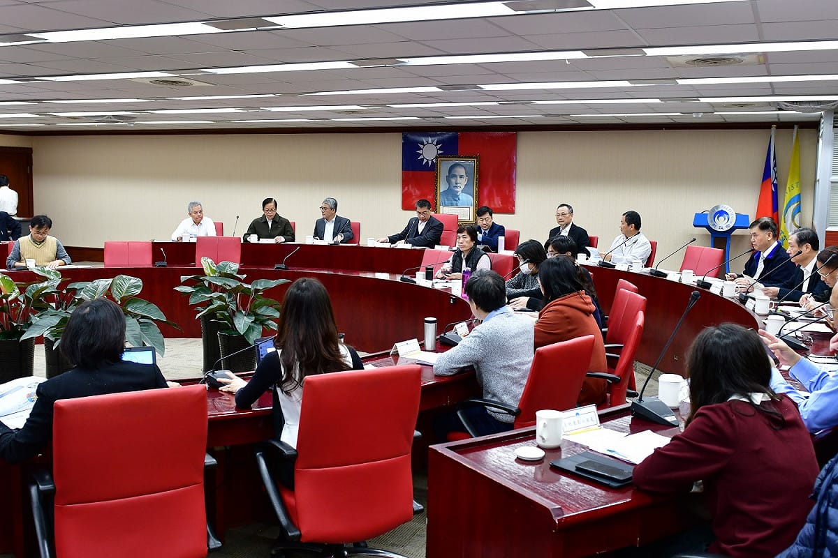 內政部長徐國勇主持防疫相關應變會議。 圖：內政部提供