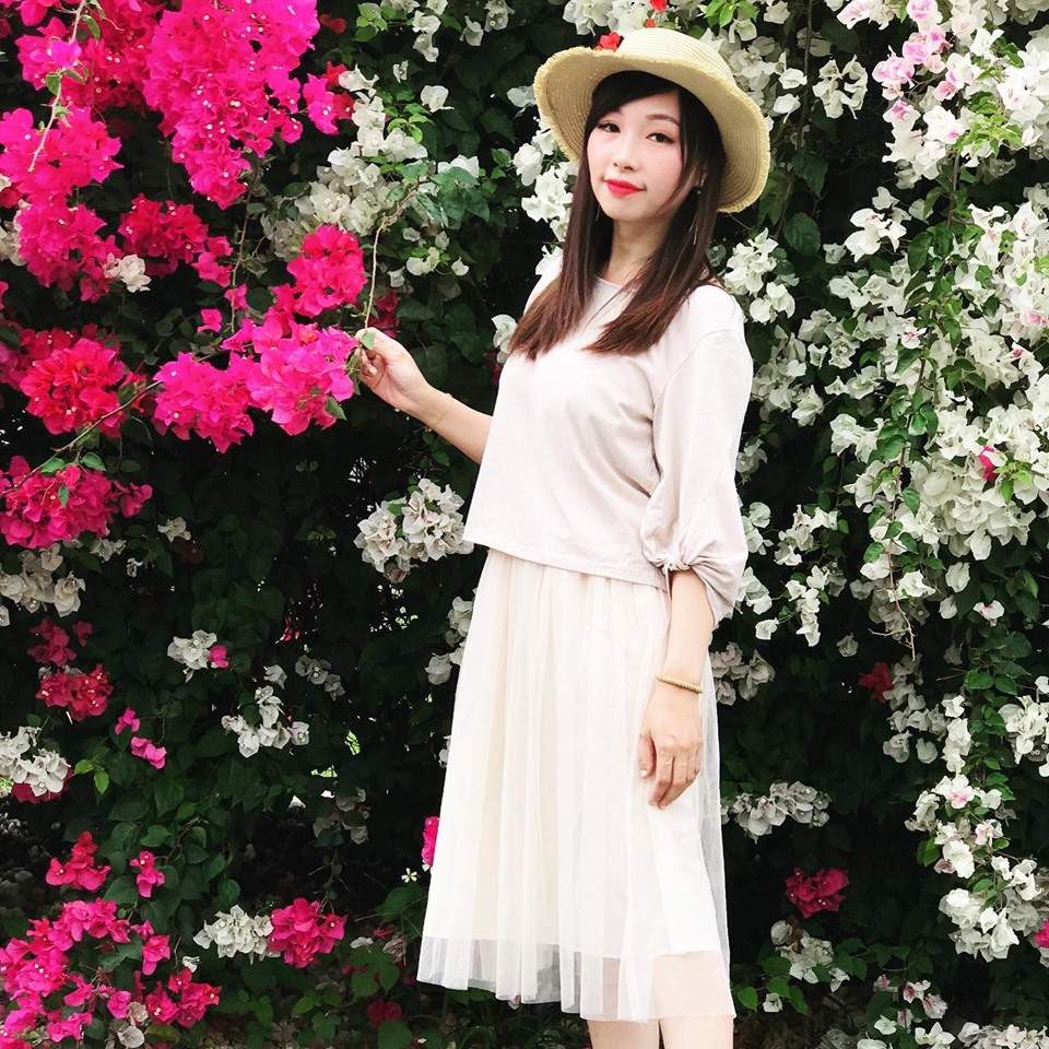 網美在嘉義仁義潭水庫旁的九重葛秘境取景，怎麼拍都好看。 圖：網美小真/提供