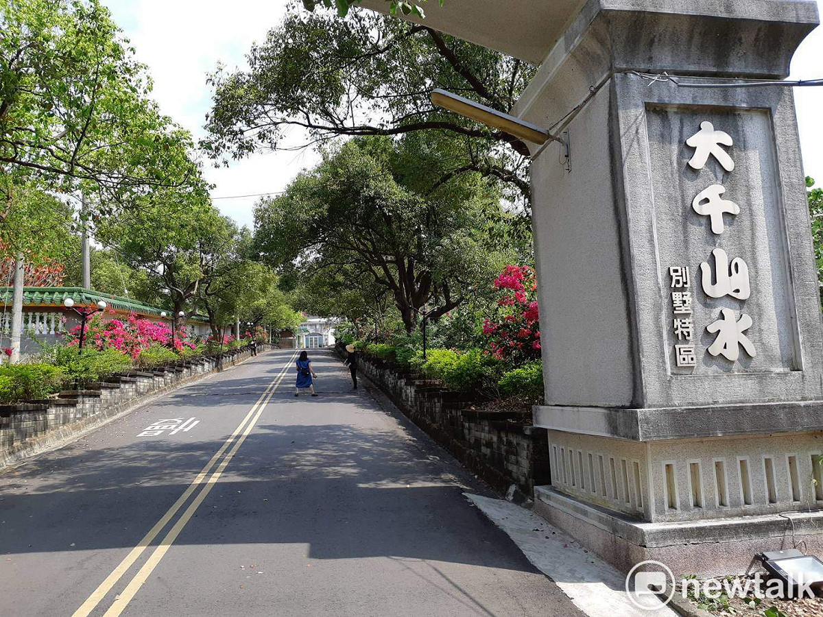 嘉義仁義潭水庫旁的九重葛秘境位於大千山水社區，環境幽靜。 圖：蔡坤龍/攝