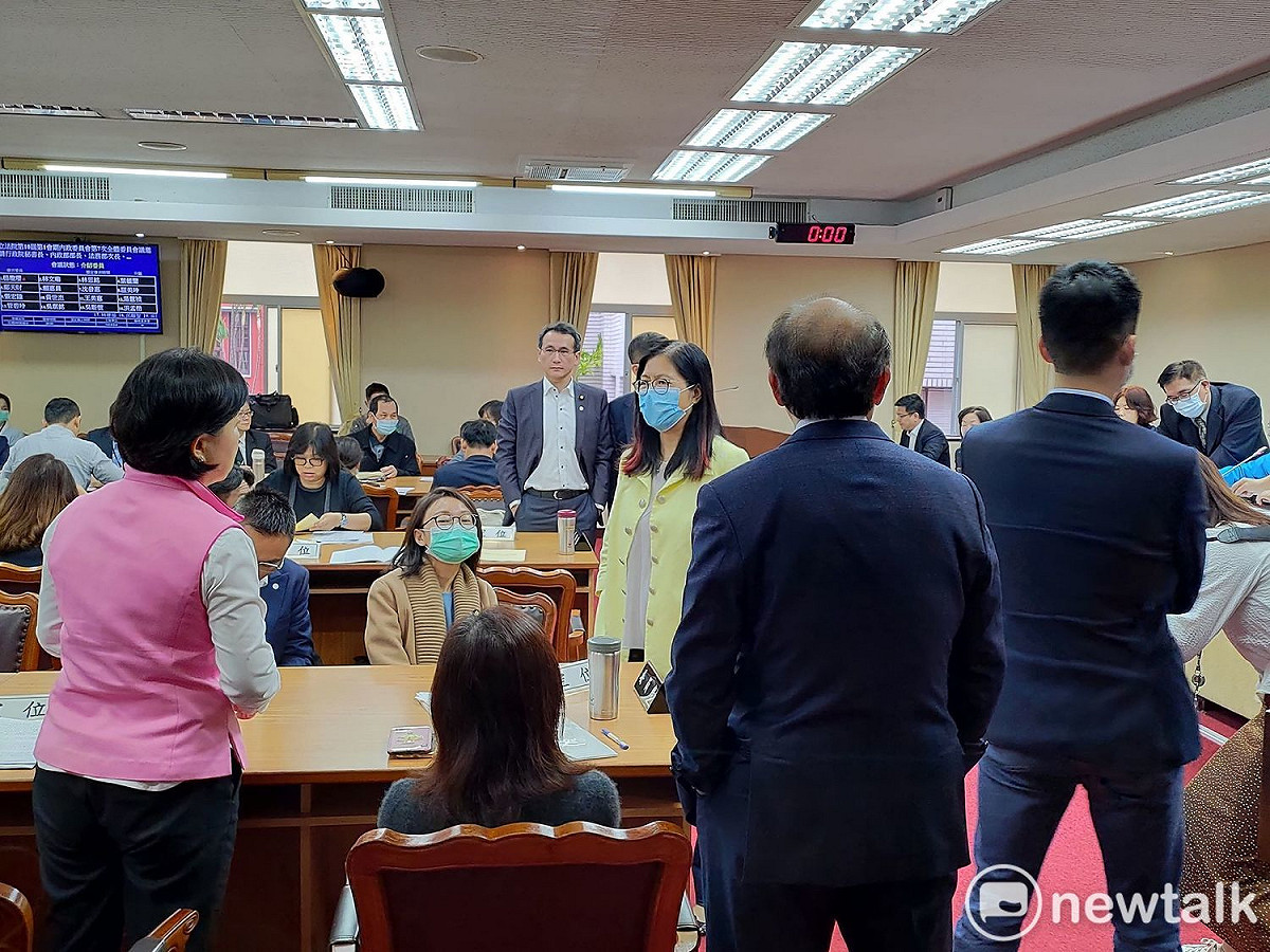 為中火爭議，立法院國民黨團發動動員，也經過民進黨團嚴陣以待。 圖：黃建豪/攝