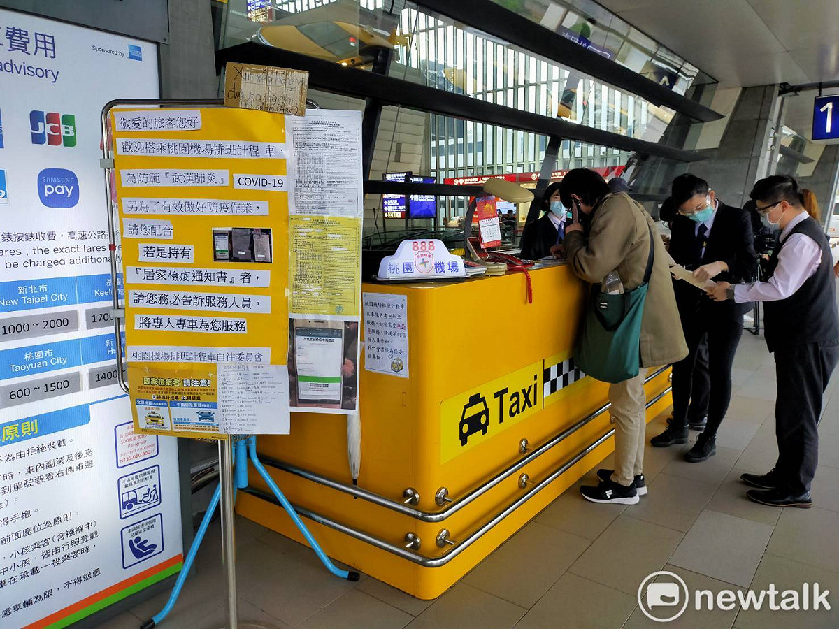桃機設立多個電子聲明攔截點，今日尖峰時段入境速度比昨日同時段還快1小時。 圖：林昀真／攝
