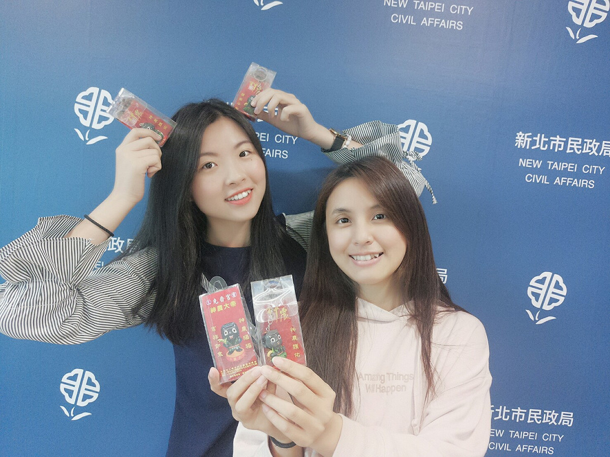 新北民政局推出線上祈福活動，民眾不用出門就可祈願，並有機會獲得宮廟各限量30份祈福小物，讓平安加倍。  圖：新北市民政局/提供