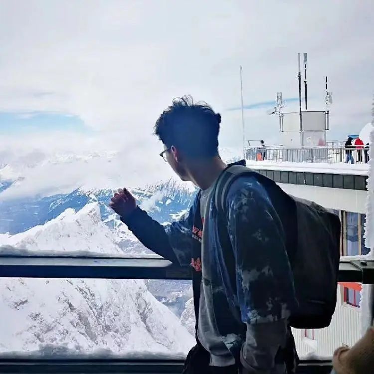 一名中國留學生日前自義大利返回家鄉，遭中國網民直斥他「千里投毒」。 圖：翻攝自中國「人民網」