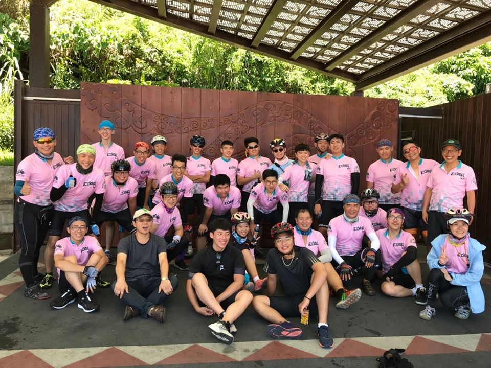 竹林中學的「敗客車隊」，每逢暑假期間師生從花蓮騎車到台北，從中學習挑戰自我極限、互助合作的精神。 圖：竹林中學提供