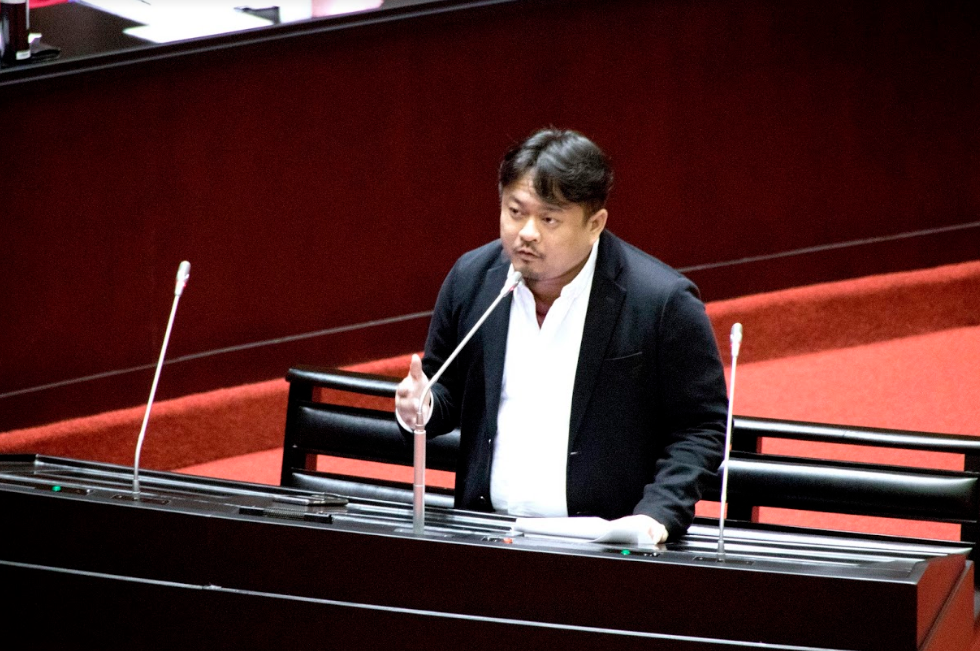 洪申翰今天總質詢初登板。 圖：洪申翰辦公室提供