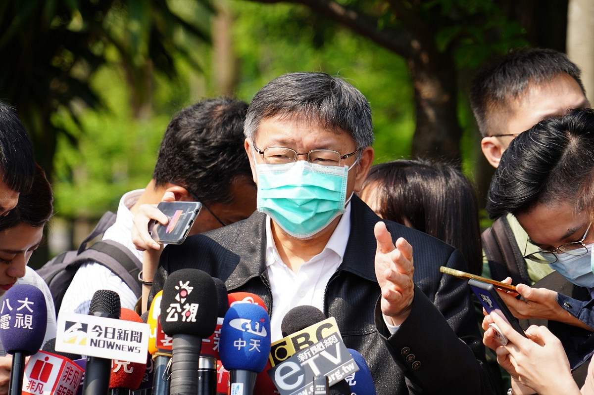 柯文哲建議民眾最近出外戴口好罩，這一波再撐過去，大概就擋過第二波的疫情攻擊了。 圖：台北市政府/提供