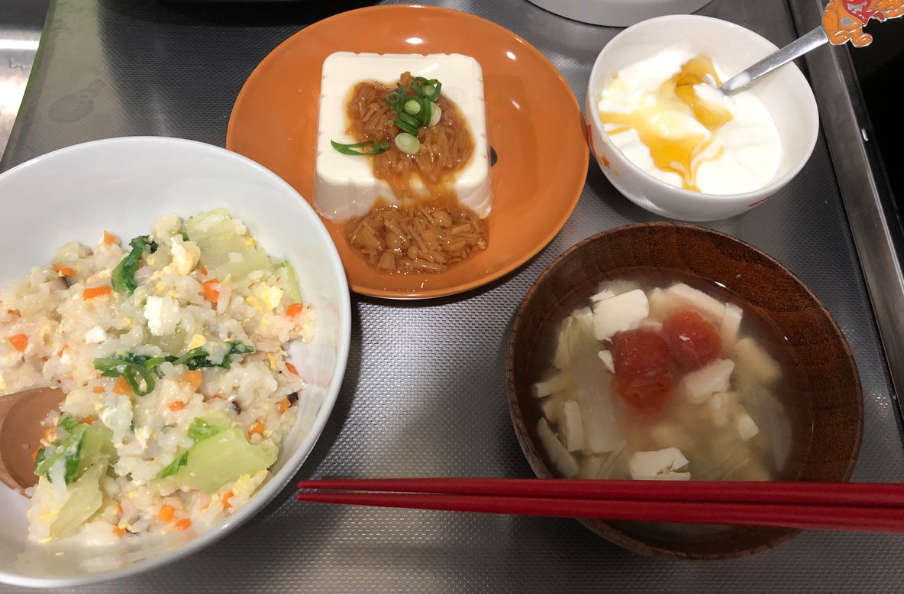 前球后山口茜，在個人社群網站上分享了自己做的早、午、晚餐，菜色超級健康。 圖／翻攝自山口茜Twitter