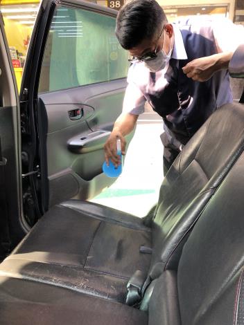 羅智強表示，「防疫車隊」司機遭嚴重抽傭，導致司機為了多接幾趟而省略消毒步驟，反而成為潛在的防疫破口。示意圖。 圖：台南市政府／提供