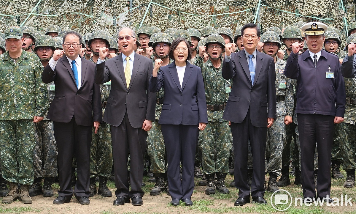 總統蔡英文24日視察陸軍步兵第203旅。 圖：林朝億/攝
