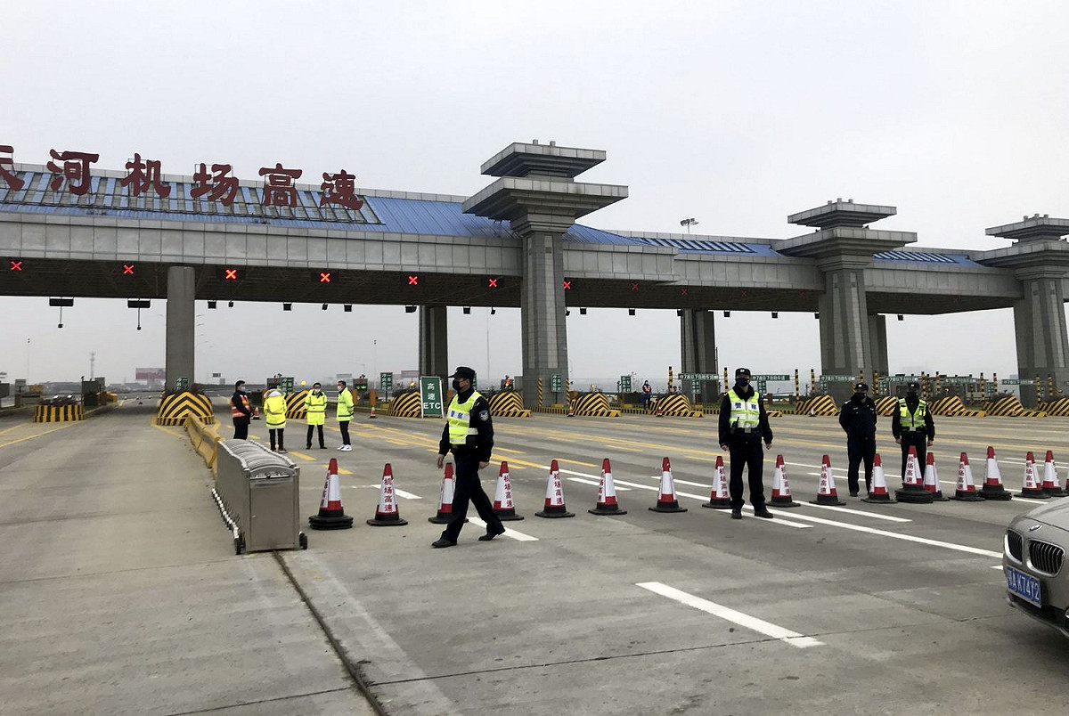 湖北省政府今(24)日發出公告，宣布解除「離鄂通道管控」，正式鬆綁聯外交通。 圖:翻攝自中新網