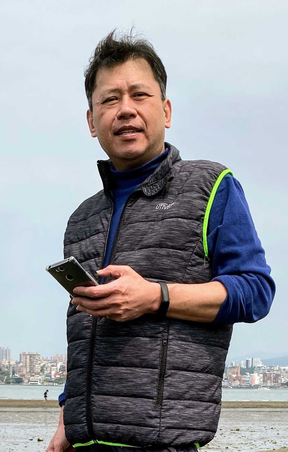 面對張上淳的兩個兒子出國爭議，名嘴丁學偉於政論節目批，張上淳兩個兒子盡量譙！如果要無限擴張到張上淳身上的話，我不能夠接受！ 圖：翻攝自丁學偉臉書