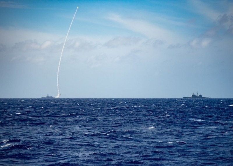 伊朗軍艦於當地時間5月10日在阿曼灣訓練時被導彈「意外擊中」。(示意圖) 圖：翻攝自「U.S. 7th Fleet」臉書