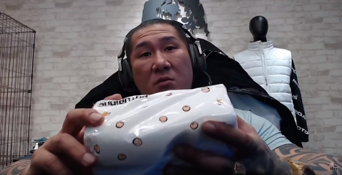 陳之漢昨於直播透露，已做好準備隨時可以開賣衛生紙，一天限賣3000箱。 圖：翻攝自館長陳之漢直播