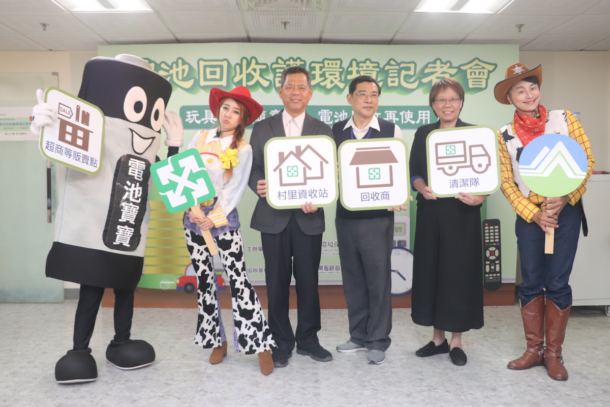 環保署今（24）日呼籲民眾，可將舊乾電池裝進低耗電的產品至電力完全耗盡後再回收。 圖：取自環保署官網