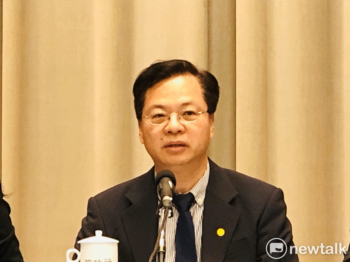 龔明鑫政委今（24）天傍晚說明政府第二波紓困方案。 圖：謝莉慧/攝（資料照片）
