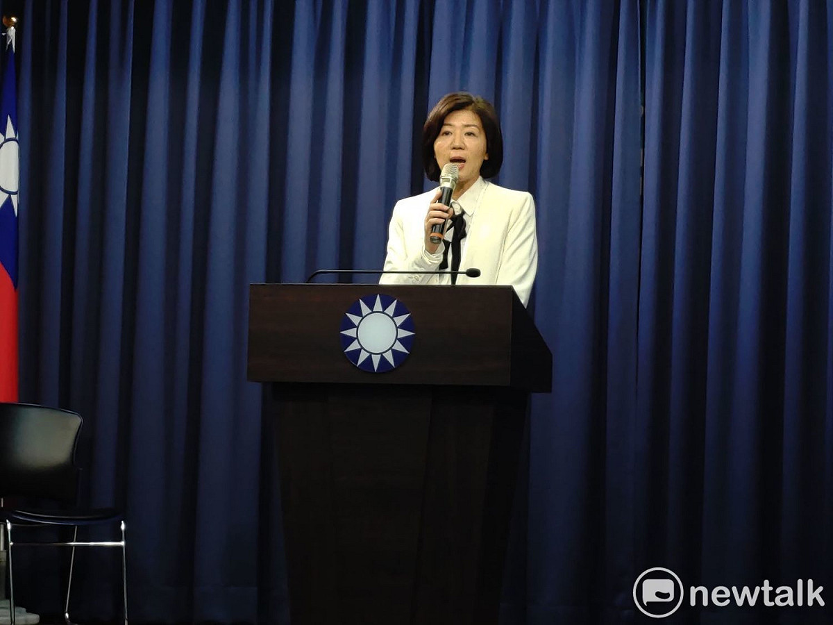 國民黨文傳會主委王育敏轉述中常會決議。 圖：黃建豪/攝