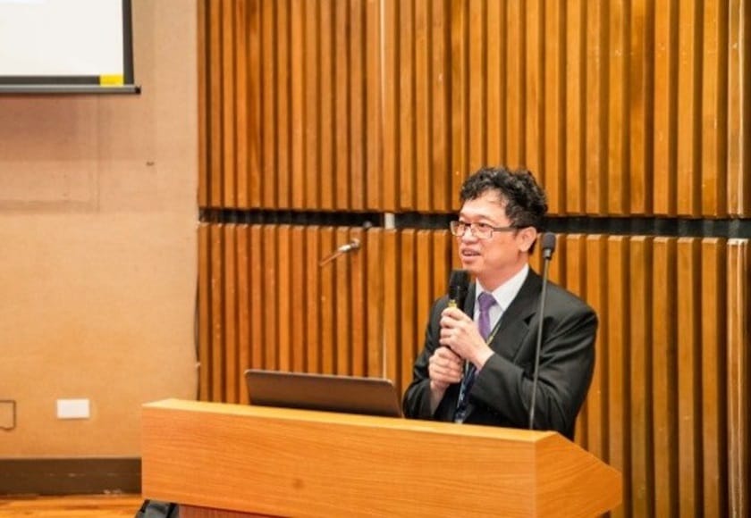 科技部政務次長謝達斌近日參考國外醫學期刊建議，在部內的電梯按鈕與門把貼上銅箔，降低傳染冠狀病毒的機會。 圖：取自台北榮總官網