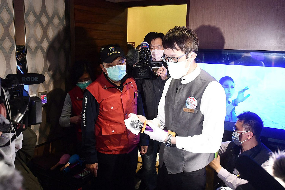 新北市加強KTV包廂人數管控，全台夜店也有121家自主歇業，一同防疫。 圖：新北市政府／提供