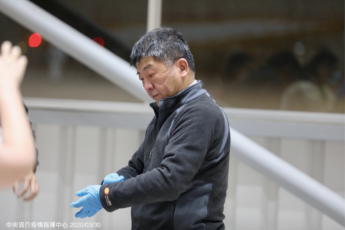 中央流行疫情指揮中心陳時中指揮官與防疫人員站在第一線直至任務完成。 圖：中央流行疫情指揮中心／提供