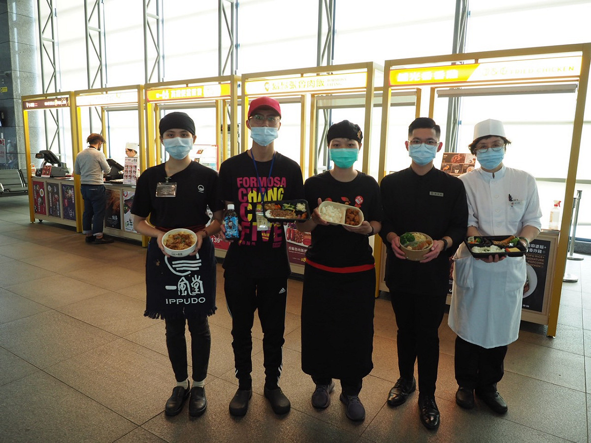 台灣高鐵與5家知名餐廳聯合推出便當市集，在台中站限定販售。 圖：高鐵／提供
