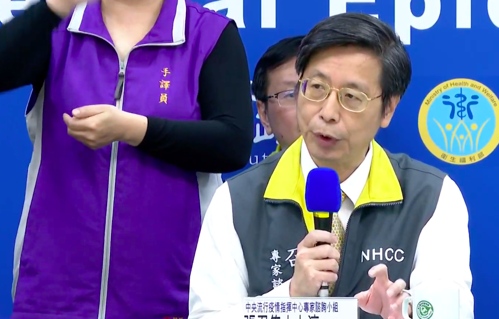 中央流行疫情指揮中心專家諮詢小組召集人張上淳  圖：翻攝疾管署直播畫面
