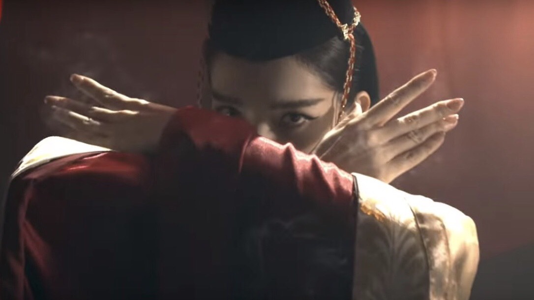 許瑋甯在與八三夭合作《蒼海一聲笑》MV中東方不敗裝扮。 圖：擷取八三夭831【滄海一聲笑2020】YouTube