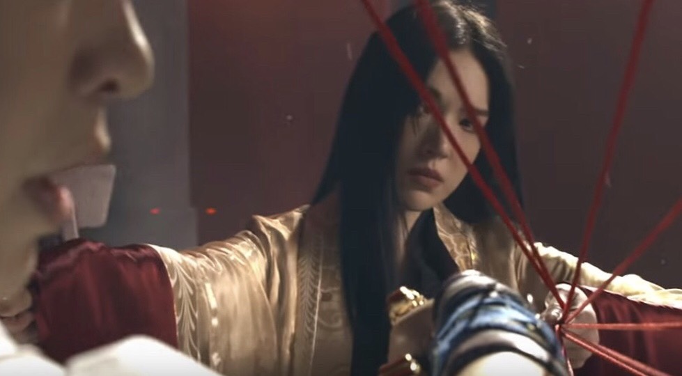 許瑋甯在與八三夭合作《蒼海一聲笑》MV中東方不敗裝扮。 圖：擷取八三夭831【滄海一聲笑2020】YouTube