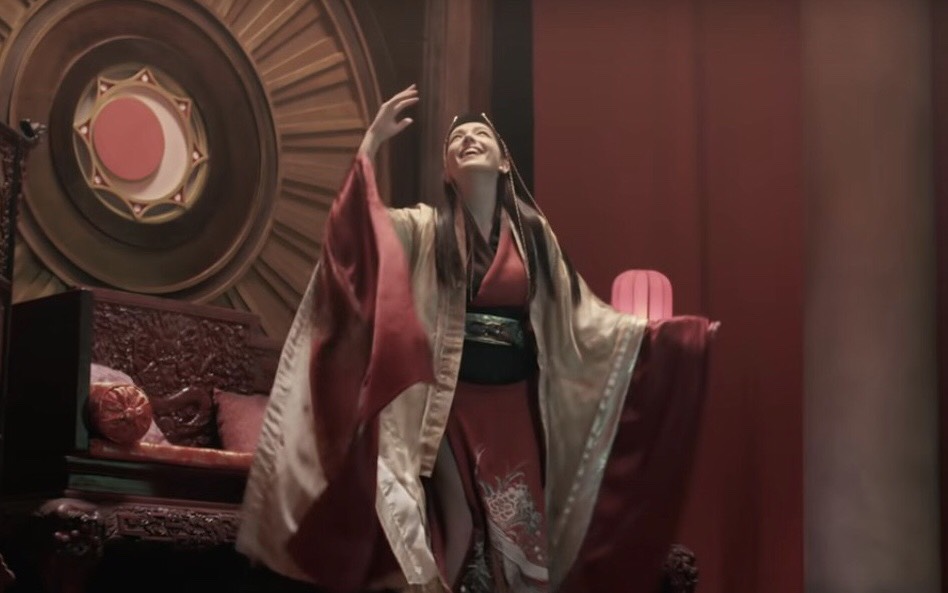 許瑋甯在與八三夭合作《蒼海一聲笑》MV中東方不敗裝扮。 圖：擷取八三夭831【滄海一聲笑2020】YouTube