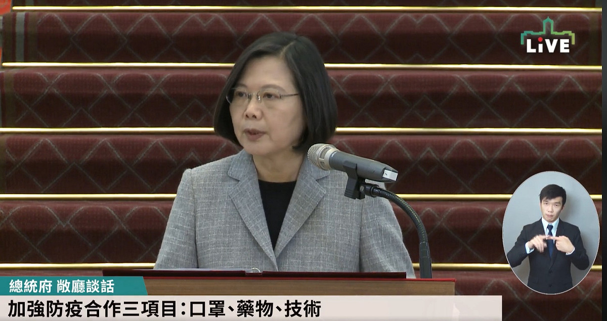 總統蔡英文於 1 日宣布將捐 1000 萬片口罩給疫情嚴重國家及友邦。 圖／翻攝自蔡英文臉書