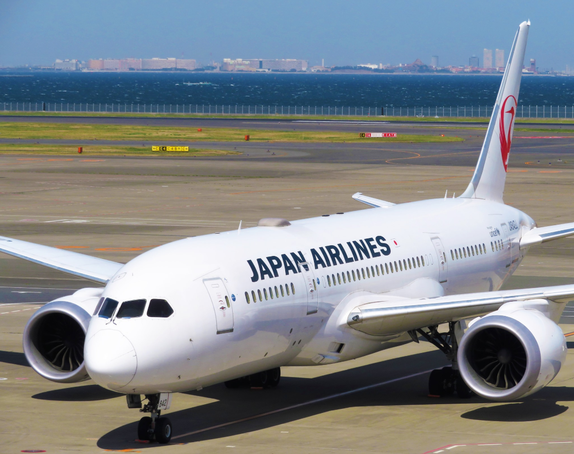 日本航空6月份僅剩桃園、高雄至成田航線飛行，且大砍航班數。(圖為日本航空示意圖) 圖：翻攝自Japan Airlines臉書