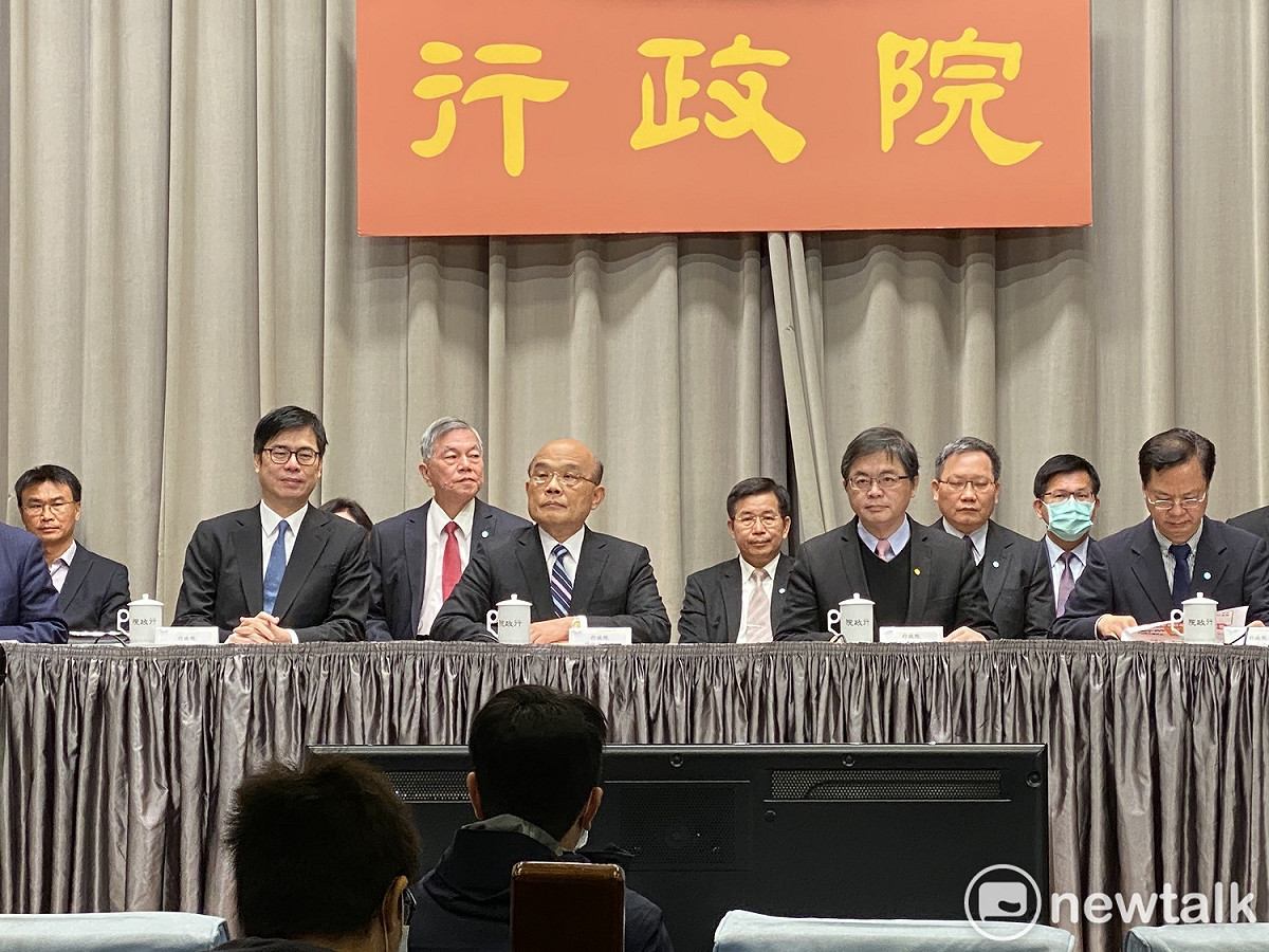 行政院長蘇貞昌率領多個部會首長召開臨時會會後記者會。 圖：周煊惠 ／攝