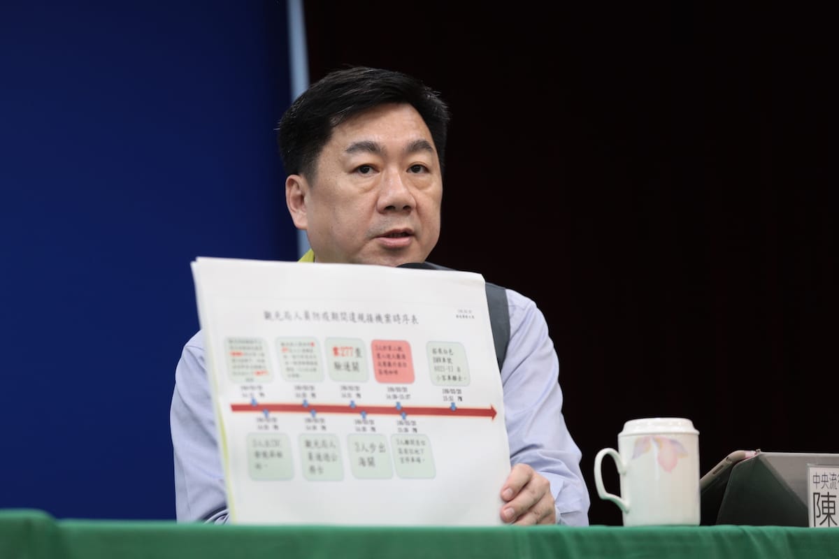 副指揮官陳宗彥說明違規接機時序表。 圖：中央流行疫情指揮中心／提供