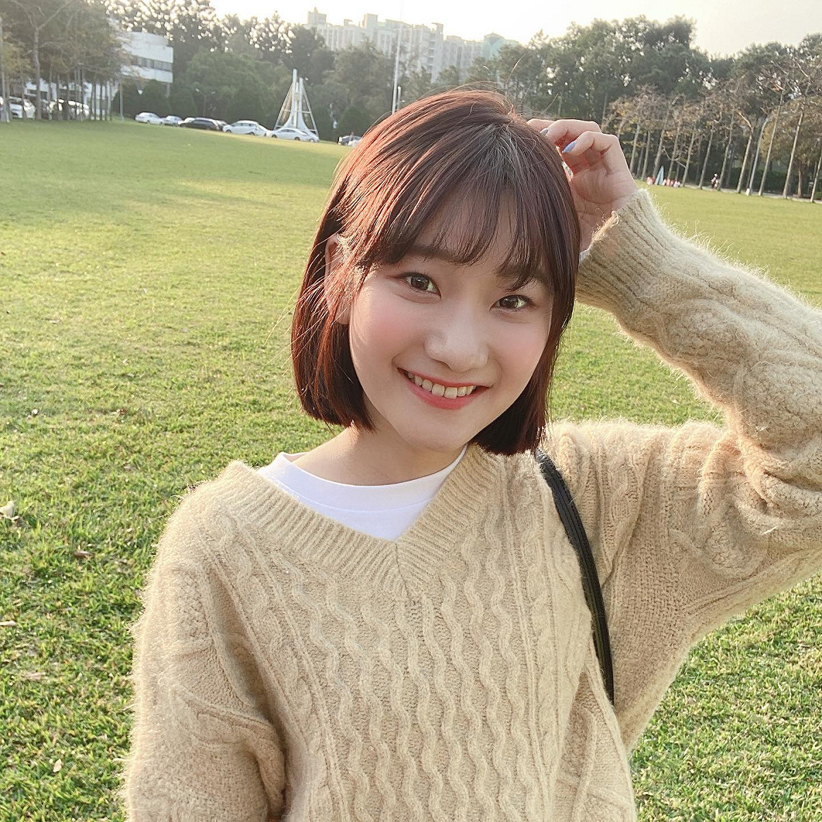 愛莉莎莎日前於個人IG發文公開徵原住民約會惹議。 圖：取自愛莉莎莎臉書